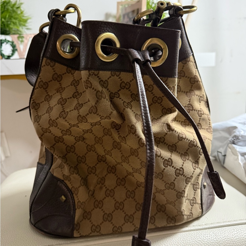 Gucci Signature Brown and Tan Shoulder Bag